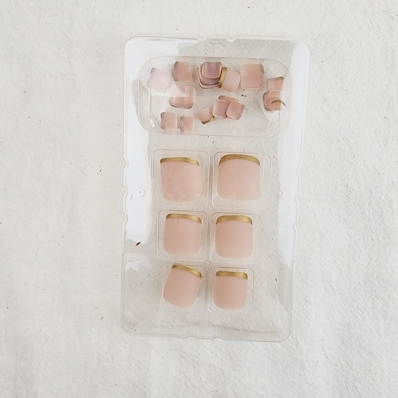 24 Pieces Fake Toe Press On Nails - Picture 4 of 6